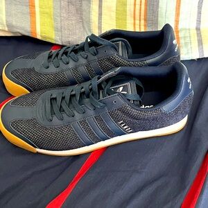 Like new Mens Adidas Samoa shoes